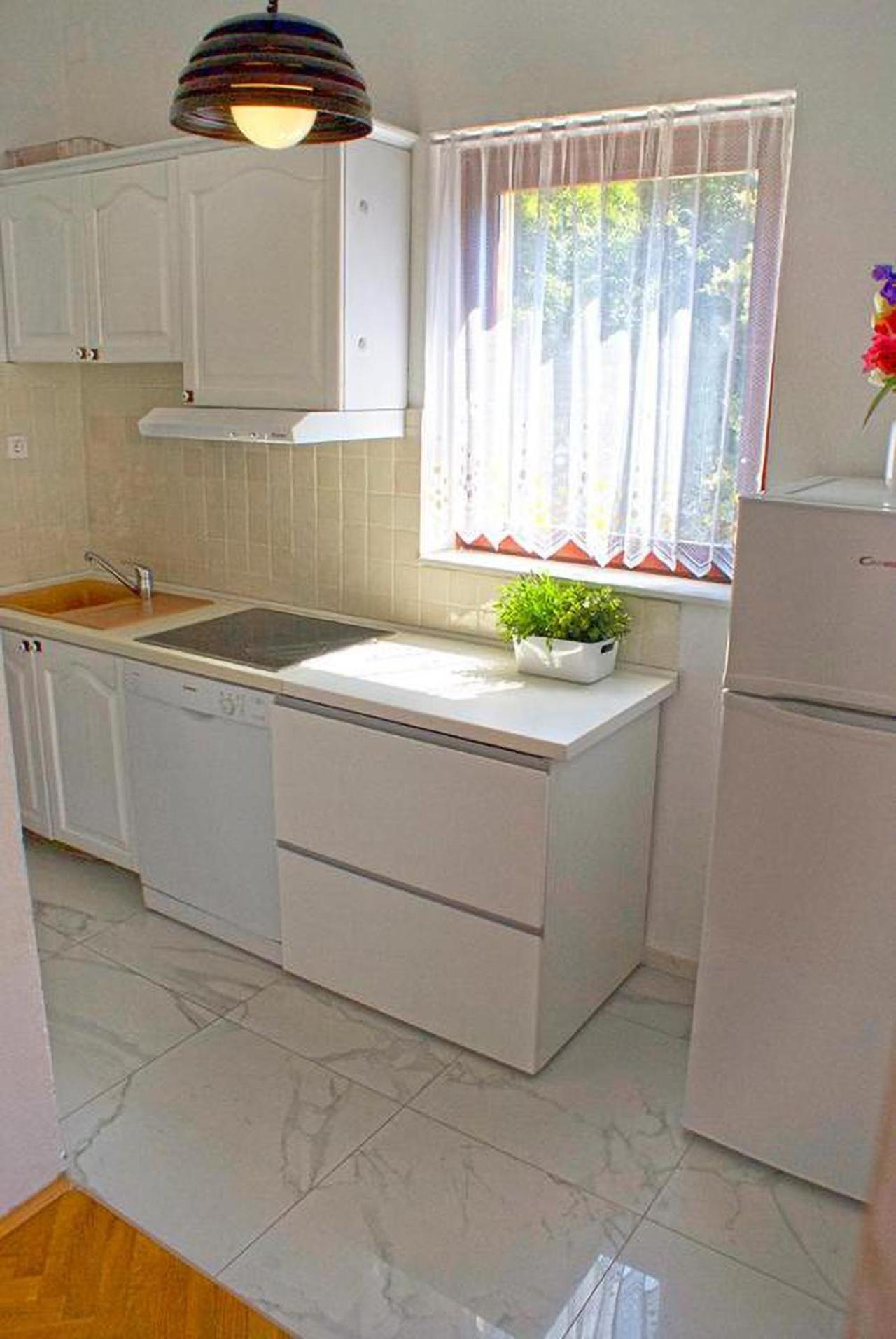 Apartmani Ribarica**** Karlobag Luaran gambar