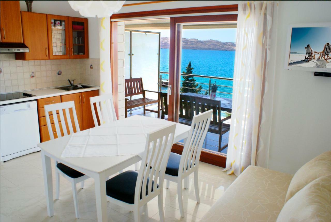 Apartmani Ribarica**** Karlobag Luaran gambar