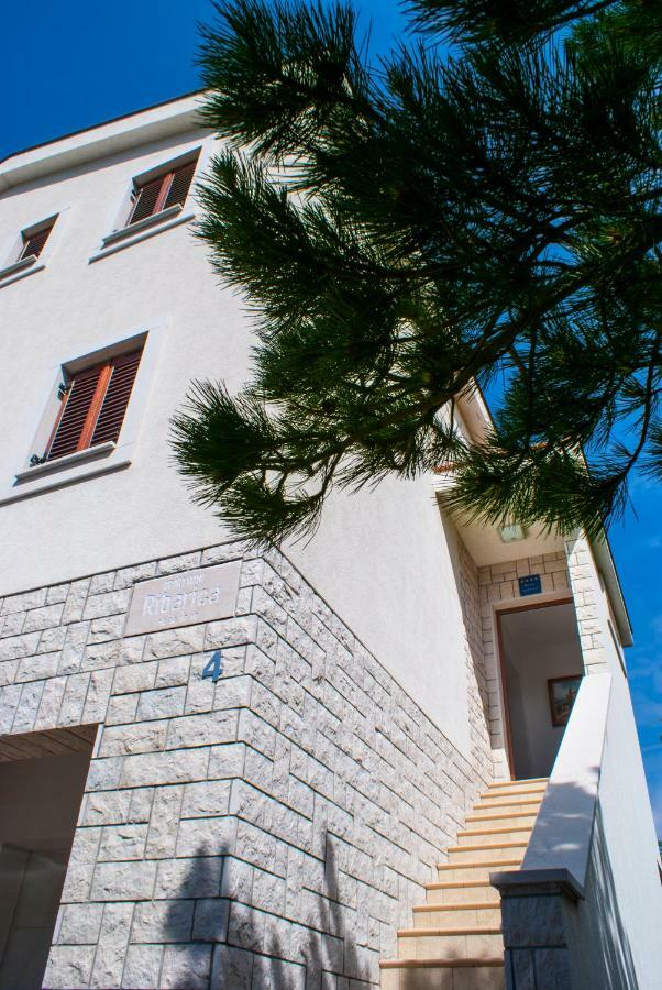 Apartmani Ribarica**** Karlobag Luaran gambar