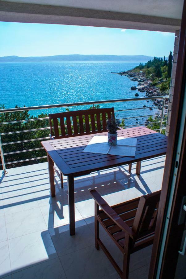 Apartmani Ribarica**** Karlobag Luaran gambar
