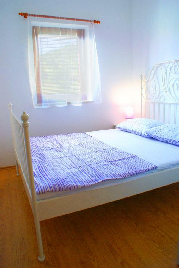 Apartmani Ribarica**** Karlobag Luaran gambar